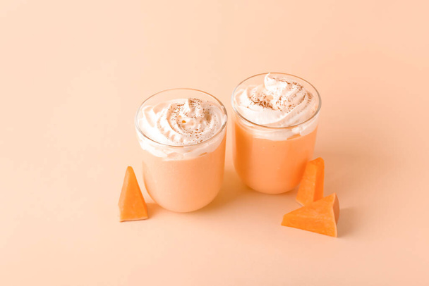 Glasses of tasty pumpkin smoothie on color background - Photo, Image