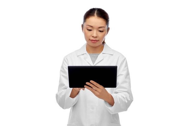 asian female doctor with tablet pc and stethoscope - Valokuva, kuva