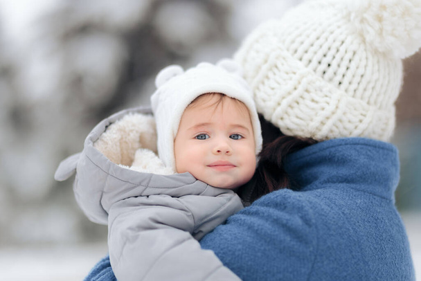Cute Baby Enjoying First Snow in Winter Time - Foto, imagen