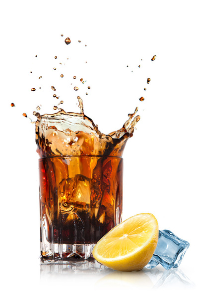 splash of cola in glass with lemon and ice isolated on white - Valokuva, kuva
