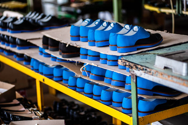 Фабрика по производству высококачественной кожаной обуви - Фото, изображение