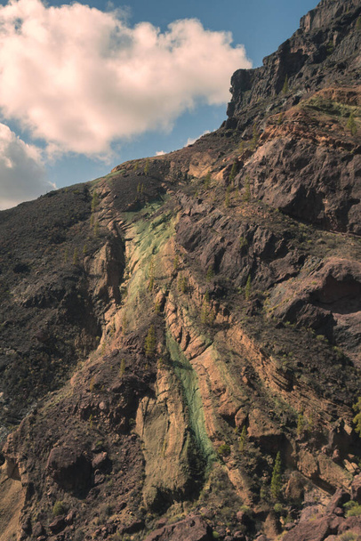 Näkymä hämmästyttävä monivärinen kallio Los Azulejos Gran Canaria saari - Valokuva, kuva