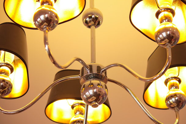  Современная потолочная лампа в новом доме
 - Фото, изображение