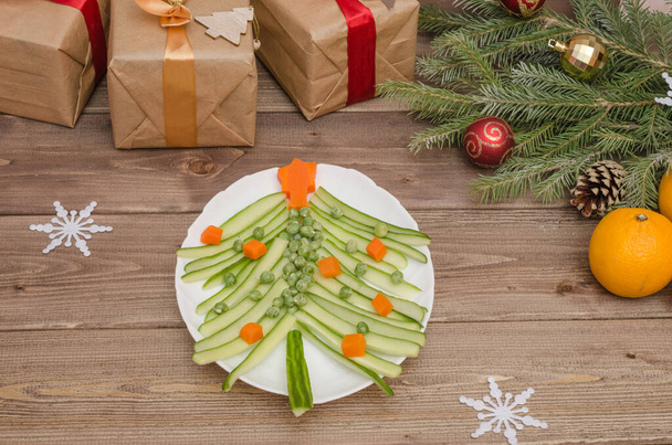 Edible tree made of vegetables for the Christmas and New Year's table, the idea of a beautiful table setting - Fotó, kép