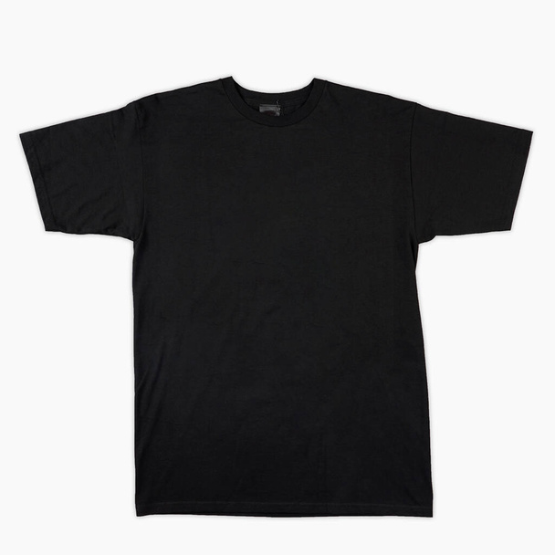 Κενό T-Shirt χρώμα μαύρο πρότυπο μπροστά και πίσω όψη. κενό πρότυπο t-shirt. Σετ κενής μπλούζας, για να τυπωθεί το σχέδιο μακιγιαρίσματος, απομονωμένο σε λευκό φόντο. - Φωτογραφία, εικόνα