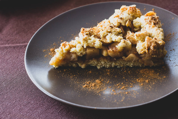 Cinnamon apple pie with crumble - Photo, Image