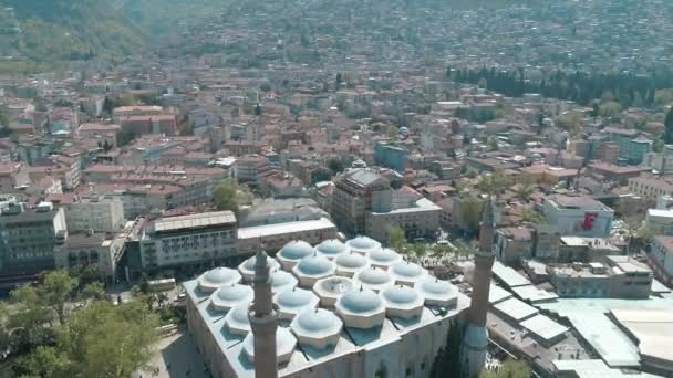 Letecký pohled na krajinu města Bursa a Velkou mešitu. 4K záběry v Turecku - Záběry, video