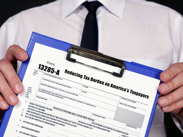 Formulario 13285-A Reducir la carga fiscal sobre los contribuyentes de Estados Unidos - Foto, Imagen