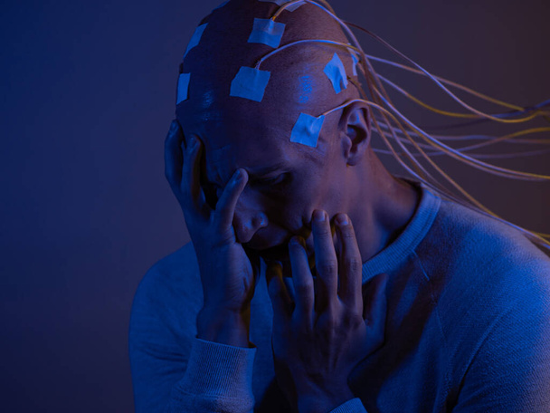 man with a bald head with wires connected. Fear and anxiety. Examination of the brain, - Fotó, kép