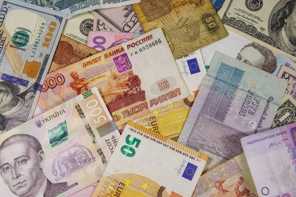 Multicurrency background of euro ΗΠΑ δολάρια, ρωσικά ρούβλια, αιγυπτιακές λίρες και Ουκρανικές εθνικού νομίσματος - Φωτογραφία, εικόνα