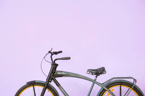 Modern bicycle against color wall - Foto, imagen