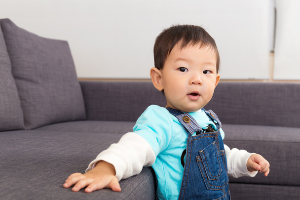 Aasialainen vauva poika kotona
 - Valokuva, kuva