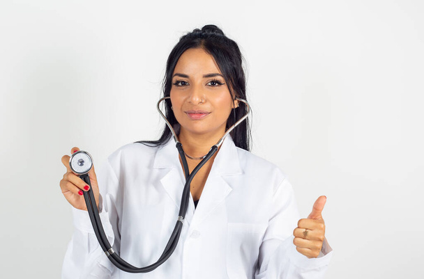 Arztporträt, auf weißem Hintergrund - Foto, Bild
