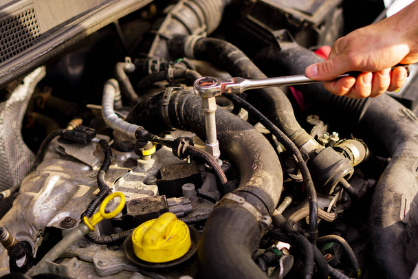 repairing the car engine - Foto, Imagen