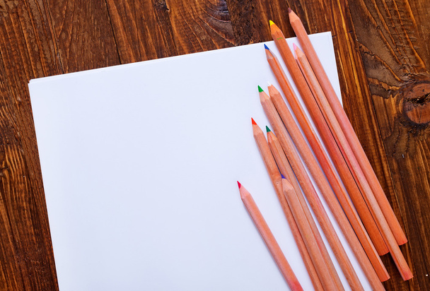Paper and colored pencils - Foto, Bild