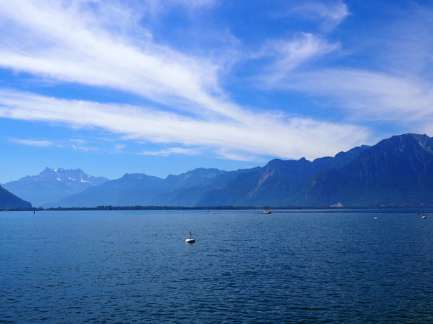 Beauty Lake Geneva na cidade de Montreux, na Suíça - Foto, Imagem