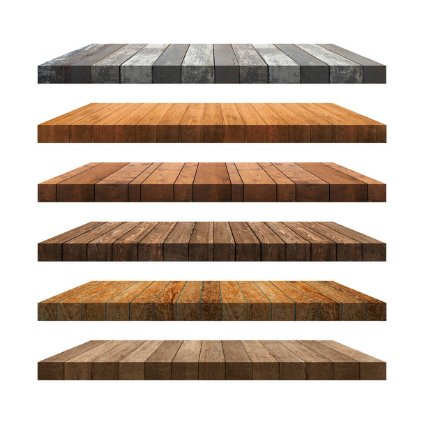 Conjunto de mesa antigua de madera aislada sobre fondo blanco. Para la colocación de su producto o montaje con enfoque a la parte superior de la mesa en primer plano. Estante marrón madera vacía - Foto, Imagen