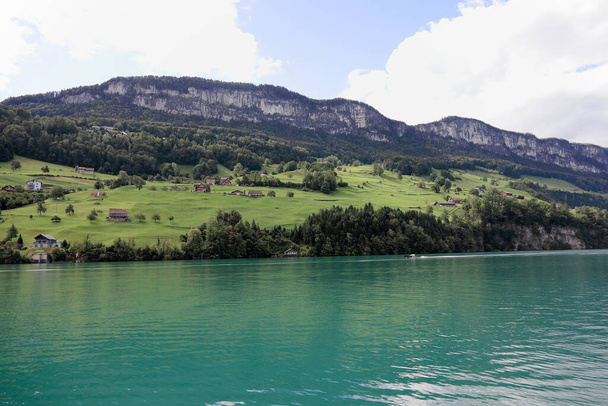 Paysage pittoresque en Suisse. Cette vue peut être vue du côté du lac des Quatre-Cantons. - Photo, image