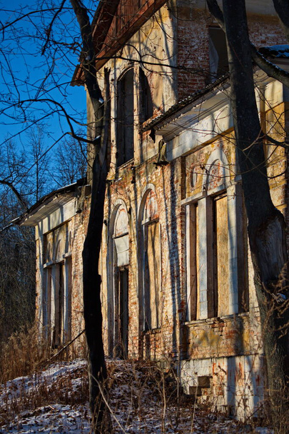 Ruines du manoir dans le domaine de Lyakhovo, région de Moscou, Russie. - Photo, image