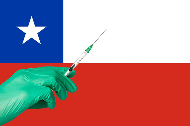 Corona-Impfung vor einer chilenischen Flagge - Foto, Bild