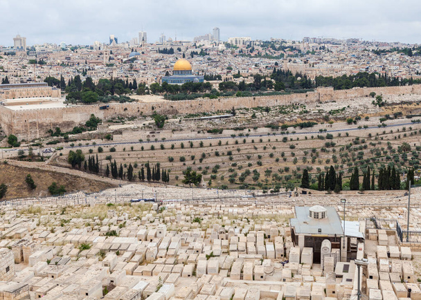 JERUSALEM, ISRAEL - CIRCA MAIO 2018: maravilhoso panorama da cidade de Jerusalém por volta de maio de 2018 em Jerusalém. - Foto, Imagem