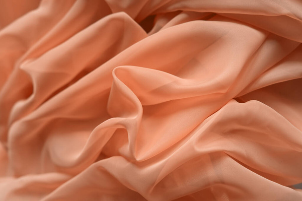 Pembe tül. Tekstil bir yumrunun içine kıvrılıp soyut bir kalıp oluşturuyor. Çok güzel, pastel renkler. Arkaplan olarak dokuyu kullan - Fotoğraf, Görsel