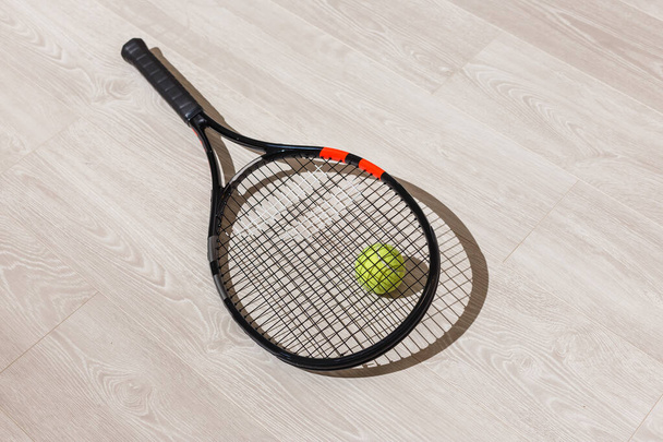 Tennis iquipement sur fond de bois - Photo, image