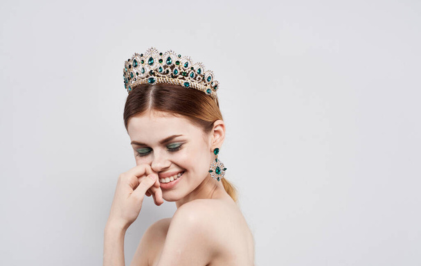 Beautiful woman with diadem on her head Princess queen model with earrings portrait - Foto, imagen