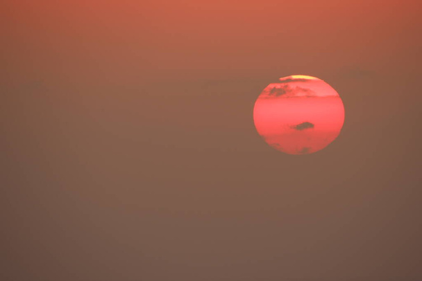 Vaikuttava ranta auringonlasku ja siluetti - Valokuva, kuva