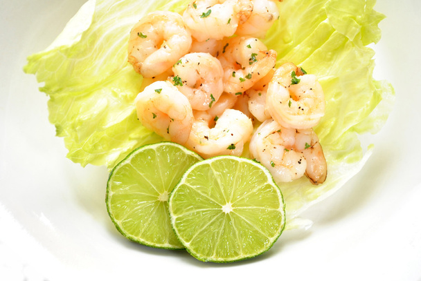 Appetizer of Shrimps with Lime Slices - Photo, Image