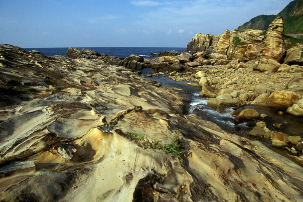 東アジアの北台湾の海岸にある町基隆の北東に位置するYehliuのコーラルクリフ海洋公園。台湾,Yehlui,2001年5月 - 写真・画像