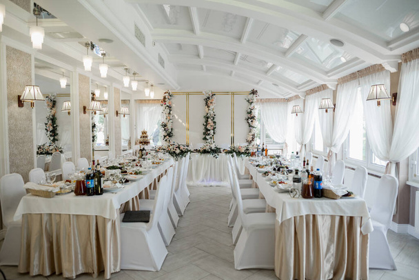 a wedding table with decor in the restaurant - Foto, Imagen