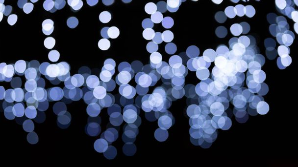 Abstracte avond nacht glinsterende bokeh achtergrond effect straat buiten in de buurt cafe restaurant. Vervuild stadsleven vervaagt gloeilampen bloemenslingers. Kerstfeest nieuwjaarsfeest concept.  - Foto, afbeelding