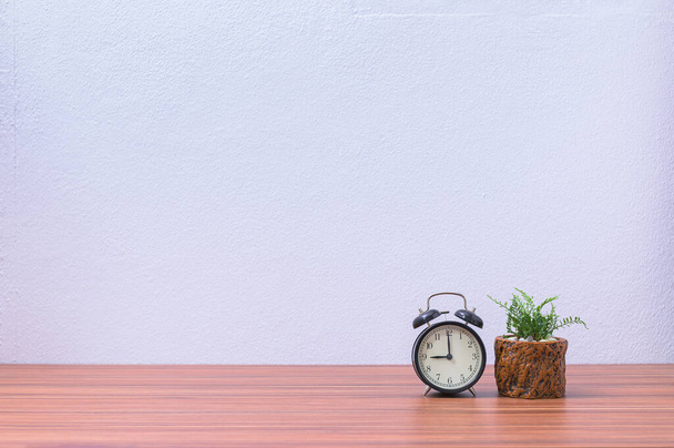 Clock and fern plant pot At the desk - Photo, image