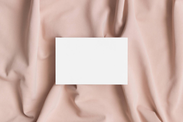 Біла візитка макет на бежевому текстилі. 85x55 мм
 - Фото, зображення