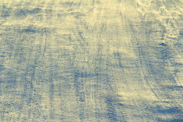 Tire tracks left in the snow on a bright sunny day. The concept of snow removal, ski resorts, active winter vacations. Stock photo with empty space for text and design - Foto, Bild