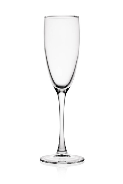 Flauto di champagne di vetro vuoto. Isolato su sfondo bianco con percorso di ritaglio. - Foto, immagini