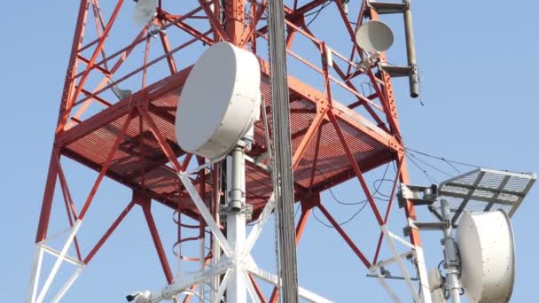 Torre Celular de Telecomunicaciones Contra Blue Sky - Imágenes, Vídeo