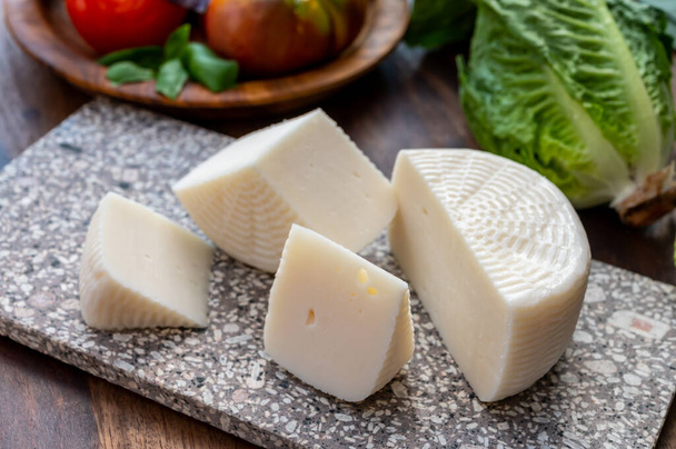 Collection fromage, fromage de brebis blanc italien pecorino primo vente de l'île de Sicile gros plan - Photo, image