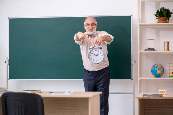 Old male teacher in time management concept - Photo, image