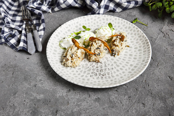 Risotto with Mushrooms and Cream Cheese. Grey rustic background. Home textile and dish - Foto, Imagen