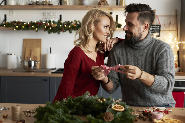 Couple in love during decoration Christmas wreath                                 - Foto, imagen