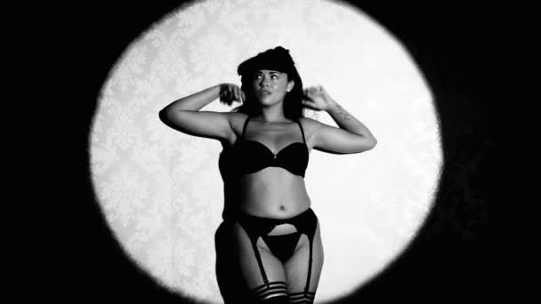 Movimentos sexy de mulher em lingerie e meias
 - Filmagem, Vídeo