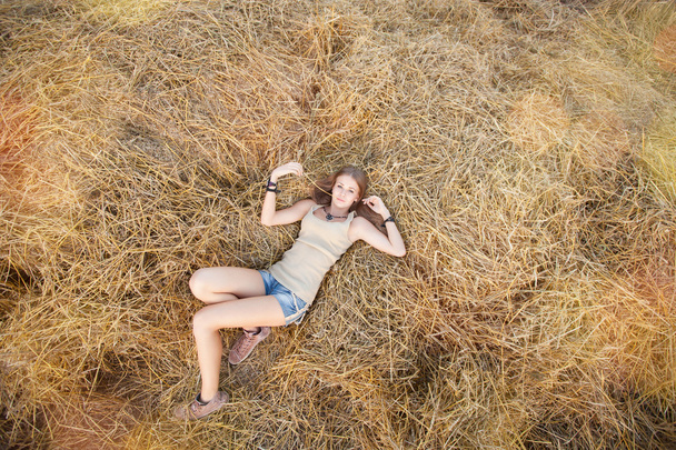 Beauty woman in the straw in field - 写真・画像