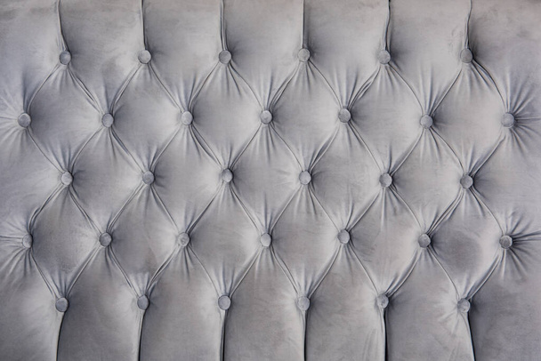 Aksamitna szara sofa tapicerka tło lub tekstura. - Zdjęcie, obraz