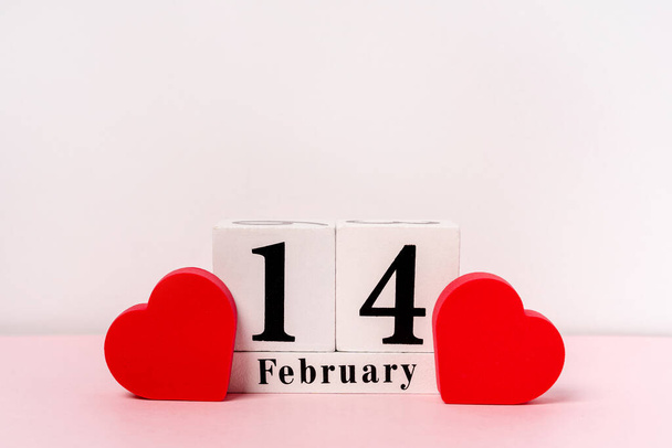 День святого Валентина зображений як календар і серце. - Фото, зображення