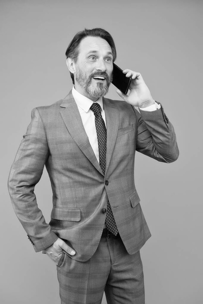 Business conversation man mobile phone, discussing news concept - Фото, изображение