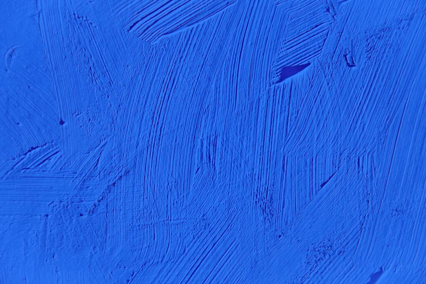 Pintura de primer plano de color azul vivo, pincelada pincelada textura para fondos interesantes, creativos e imaginativos. Para web y diseño. - Foto, Imagen