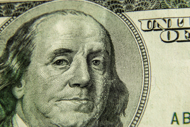 100 долларов законопроект и портрет Бенджамина Франклина на банкноте США деньги крупным планом - Фото, изображение