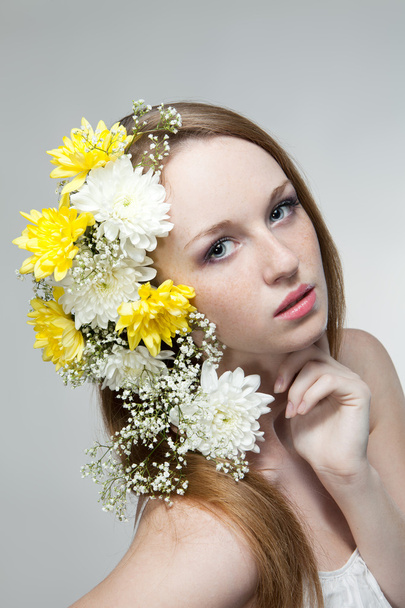 Young woman with flowers in a hair - Foto, afbeelding